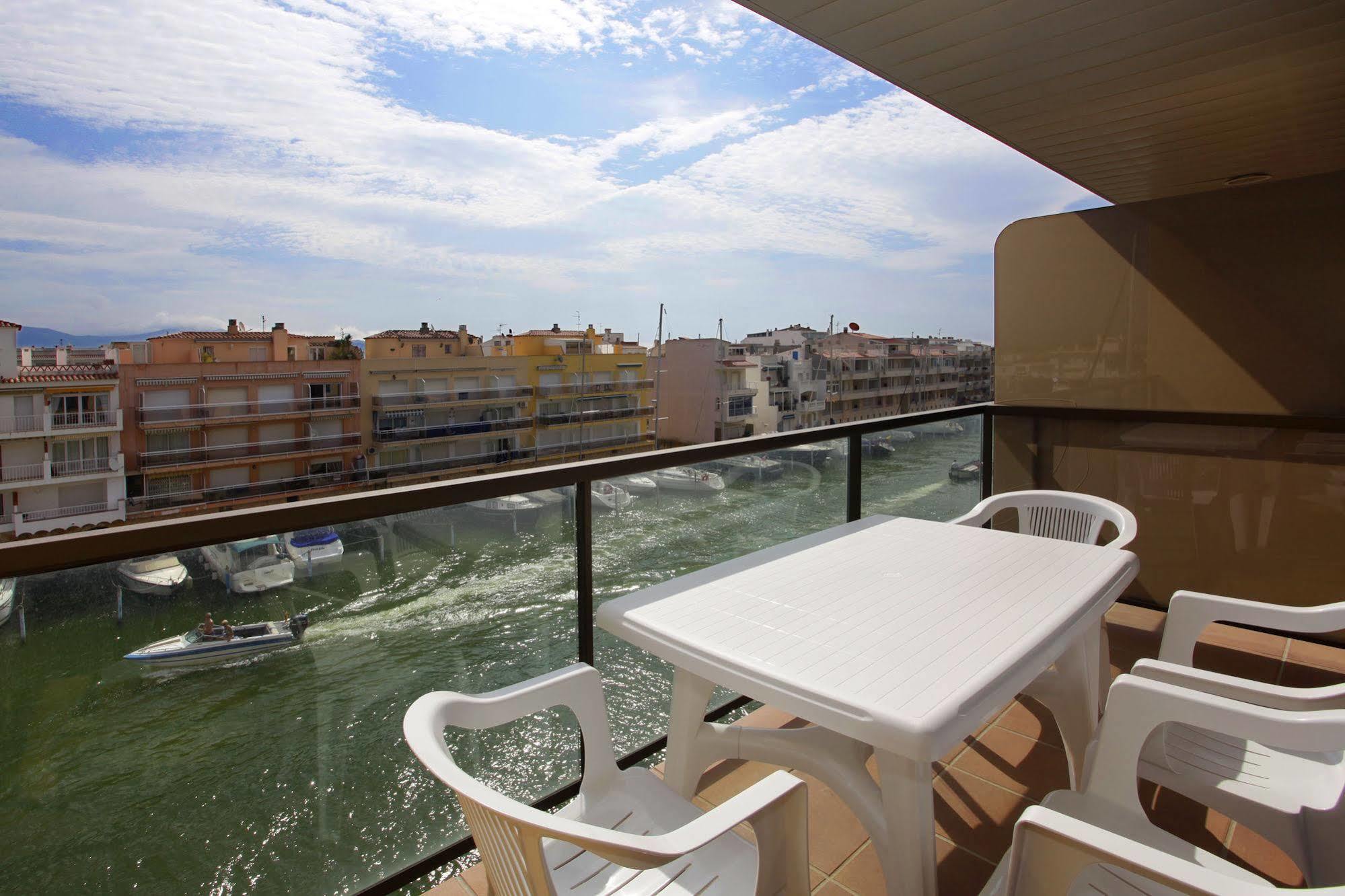 Pierre & Vacances Empuriabrava Luaran gambar