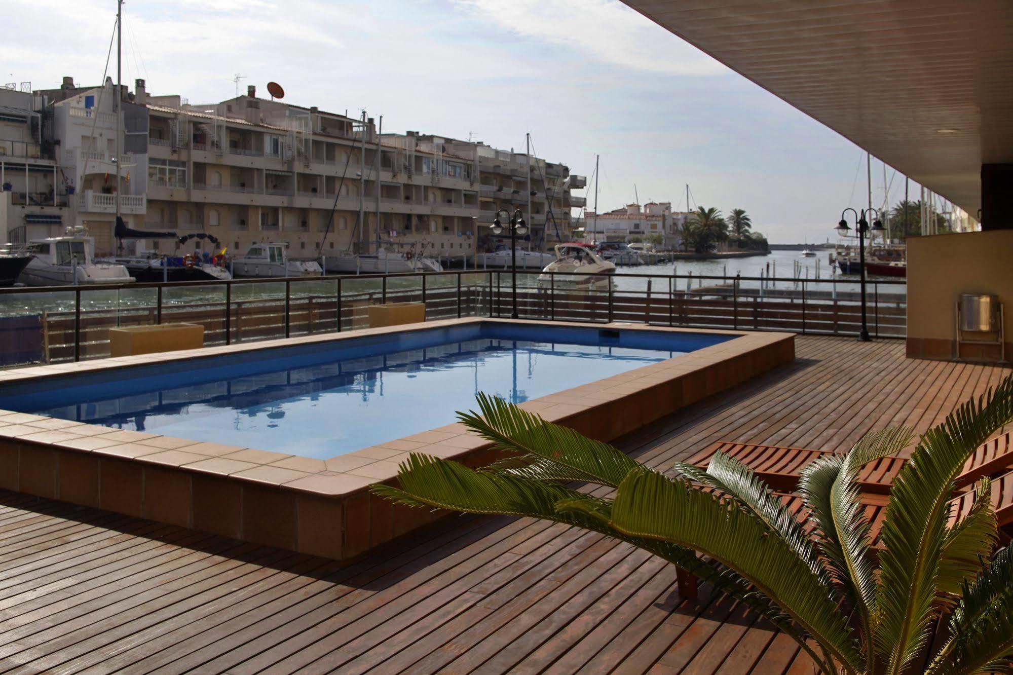 Pierre & Vacances Empuriabrava Luaran gambar